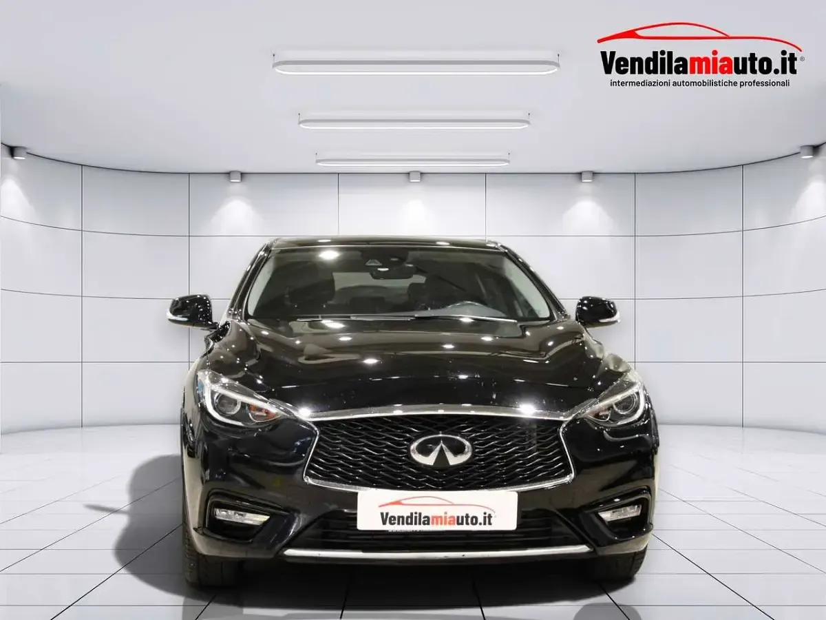 Usata Infiniti Q30 Business 109 CV (80 kW) 2017 Nero Berlina