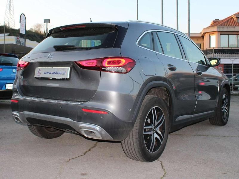 Usata Mercedes GLA250 160 CV (117 kW) 2022 Argento SUV