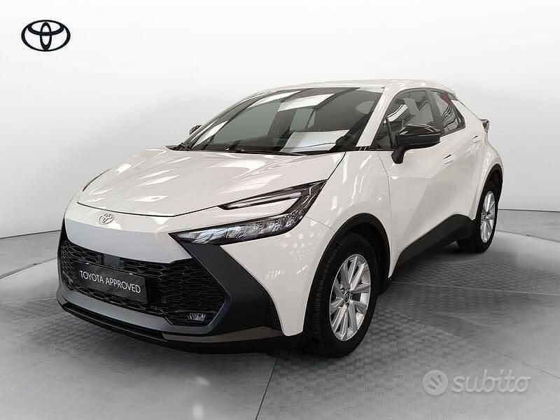 Usata Toyota C-HR Active 140 CV (102 kW) 2024 Bianco SUV