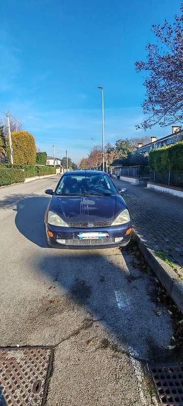 Usata Ford Focus Trend 101 CV (74 kW) 2000 Berlina