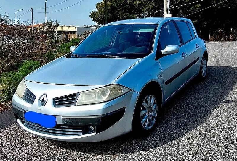 Grigio Usata 2007 Renault Mégane II Berlina | 1800 € (Buon prezzo) - Immagine 1/4