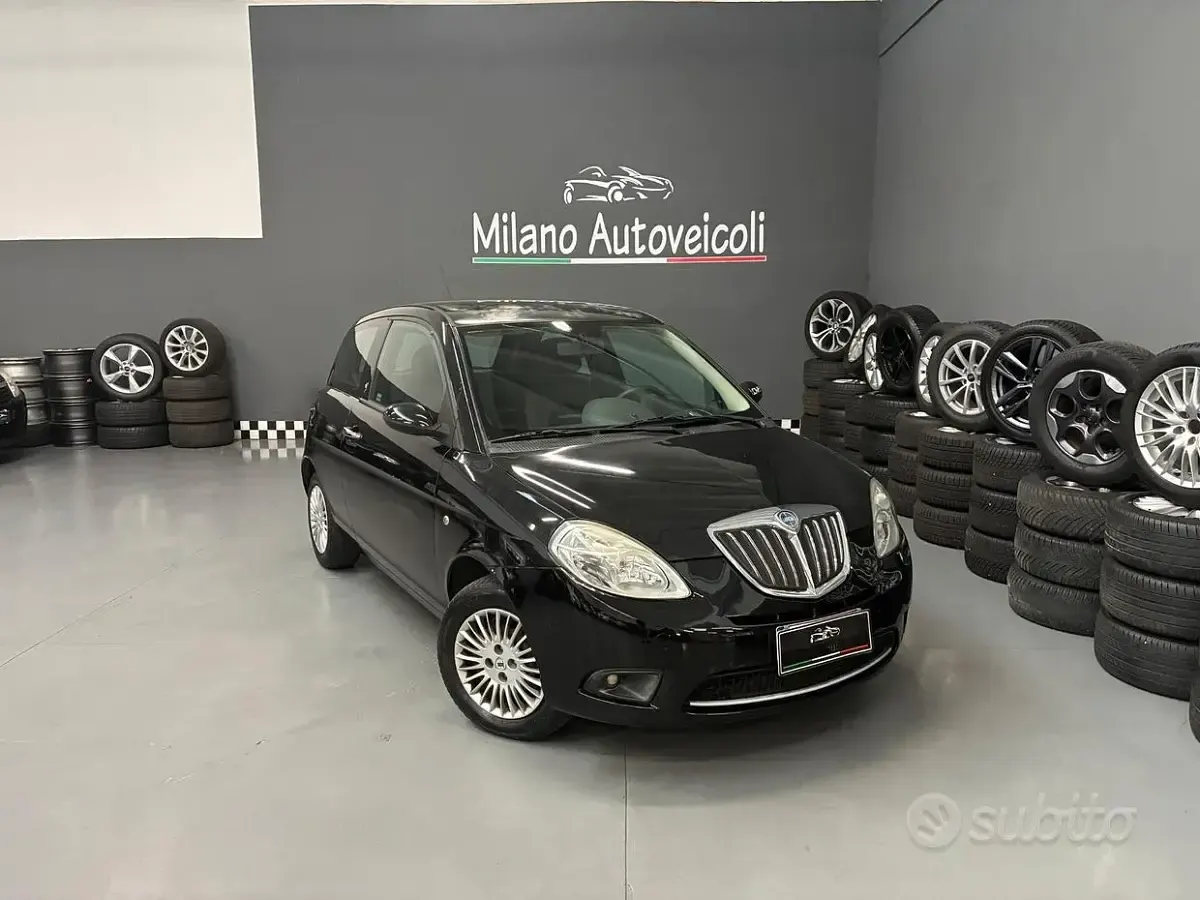 Usado Lancia Ypsilon 60 HP (44 kW) 2007 Preto Citadino