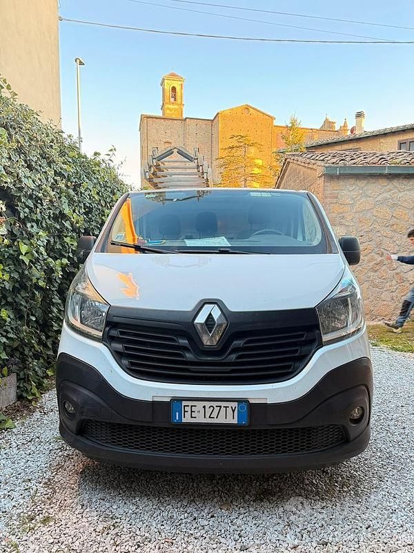 Bianco Usata 2016 Renault Trafic Monovolume | 8200 € - Immagine 1/4