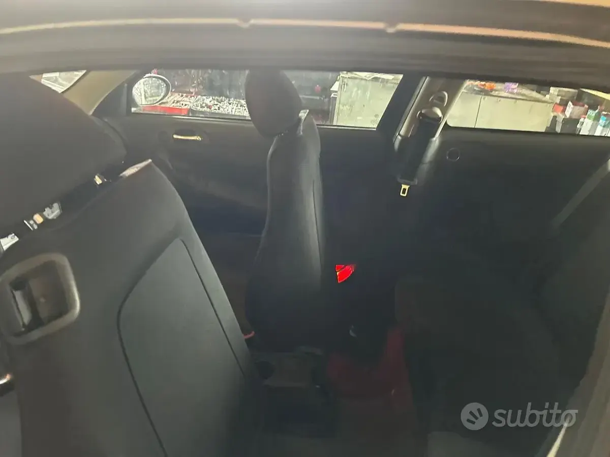 Usata Alfa Romeo 147 105 CV (77 kW) 2006 Grigio Utilitaria