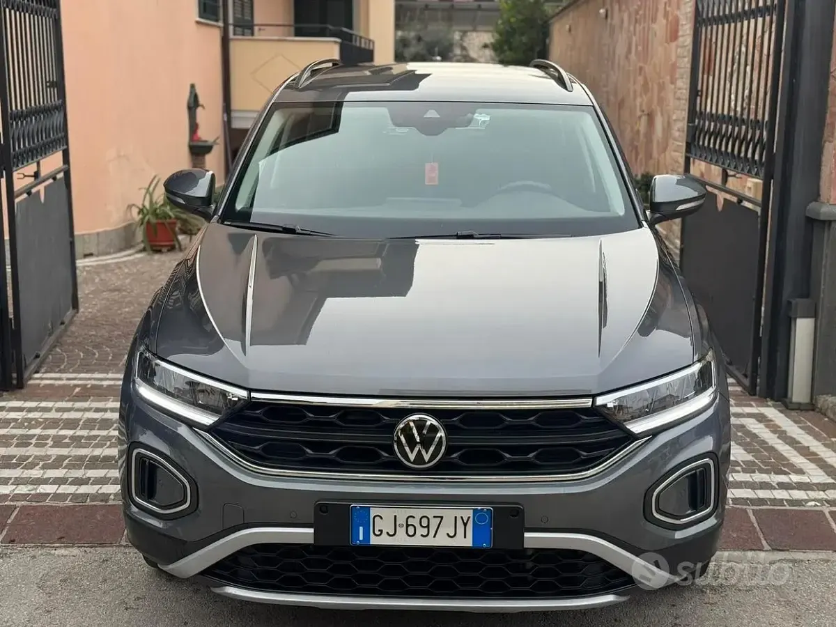 Usata VW T-Roc R-line 150 CV (110 kW) 2022 Grigio SUV