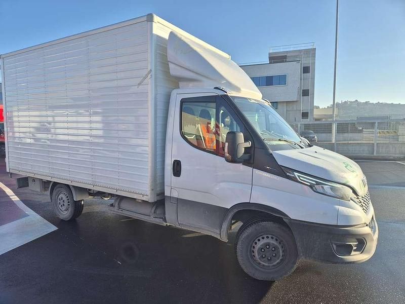Usata Iveco Daily 136 CV (100 kW) 2022 Grigio Furgone