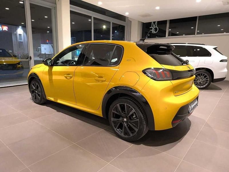 Usata Peugeot 208 GT 102 CV (75 kW) 2023 Giallo Utilitaria