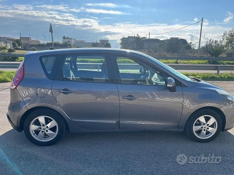 Usata Renault Scénic III Dynamique 110 CV (80 kW) 2010 Grigio Monovolume