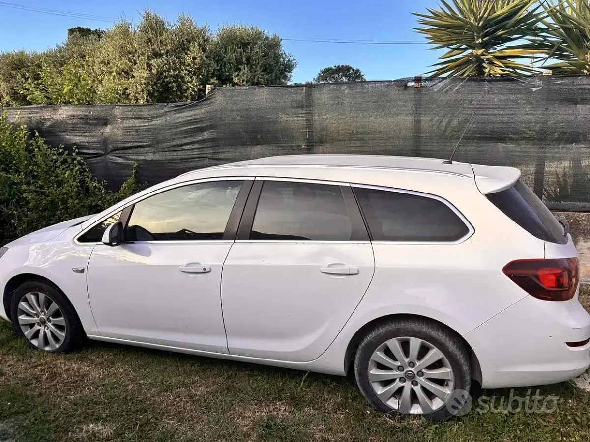 Usata Opel Astra Sport 110 CV (80 kW) 2011 Bianco Station wagon
