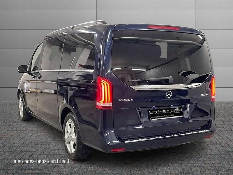 Usata Mercedes V250 Premium 190 CV (139 kW) 2017 Blu scuro metallizzato Monovolume
