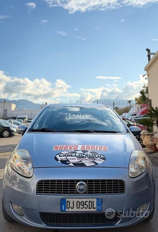 Grigio Usata 2007 Fiat Grande Punto Due volumi | 2300 € (Super prezzo) - Immagine 1/4