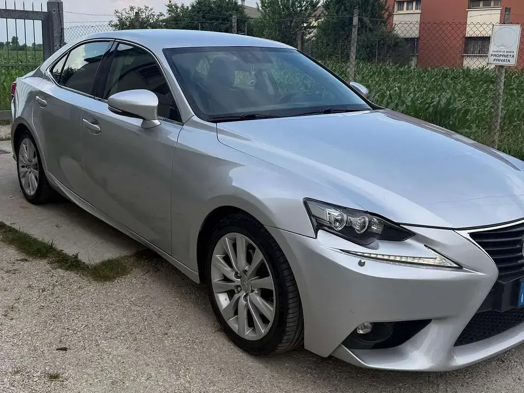 Usata Lexus IS300h Executive Line 181 CV (133 kW) 2014 Argento Berlina