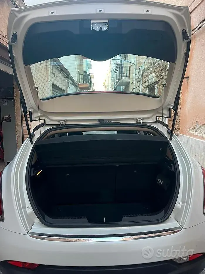 Usata Lancia Delta 130 CV (95 kW) 2011 Bianco Utilitaria