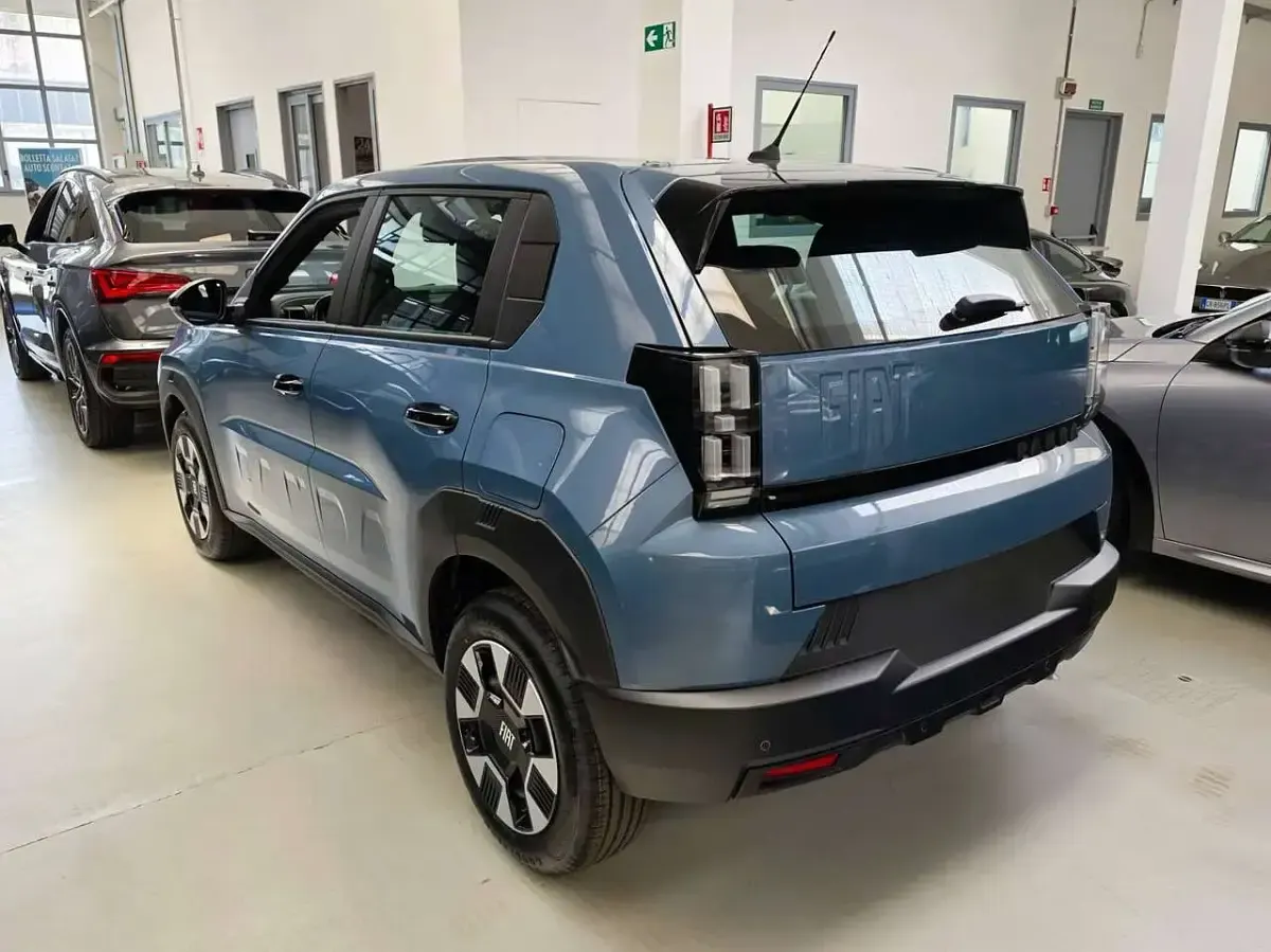 Nuova Fiat Grande Panda Icon 101 CV (74 kW) 2026 Blu lago Utilitaria