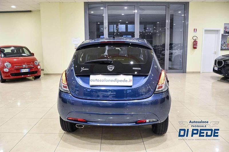 Usata Lancia Ypsilon Gold 69 CV (50 kW) 2022 Blu/azzurro Utilitaria