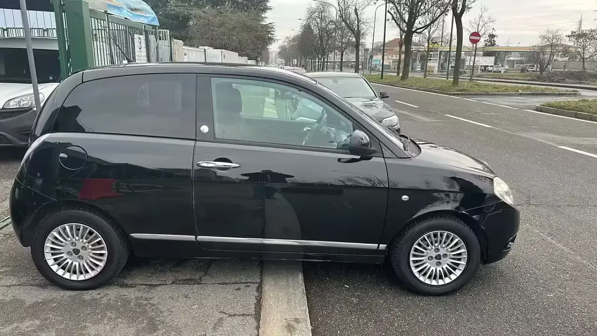 Usata Lancia Ypsilon 77 CV (56 kW) 2009 Nero Utilitaria