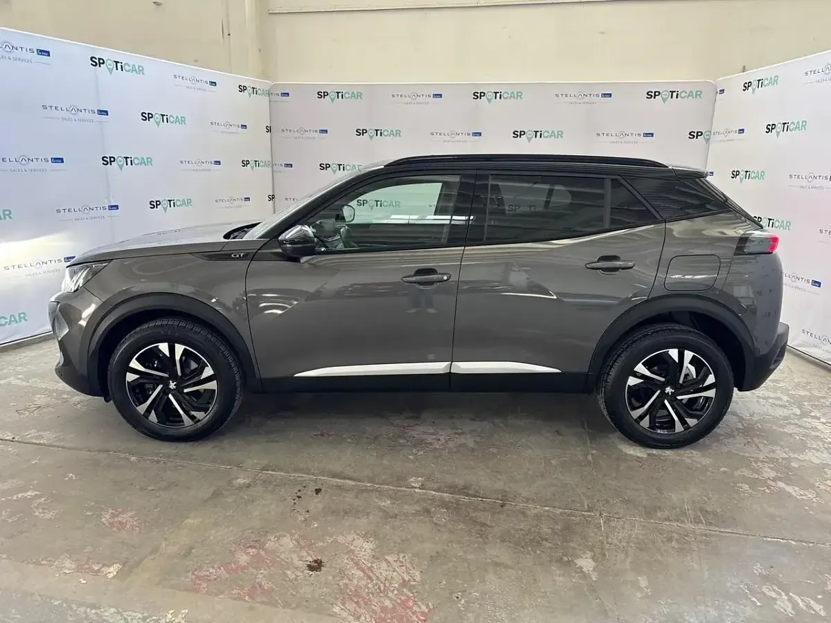 Używany Peugeot 2008 GT 131 KM (96 kW) 2023 Szary SUV