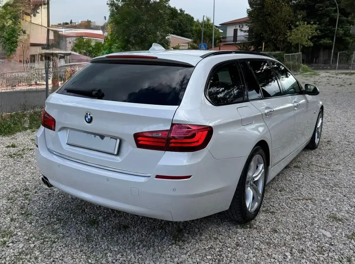 Usata BMW 525 Comfort Edition 217 CV (159 kW) 2013 Bianco Station wagon