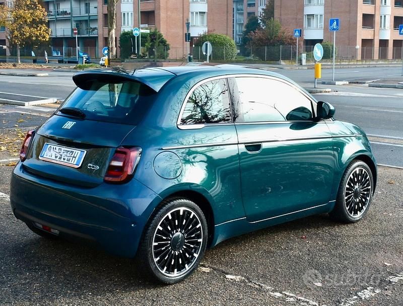 Używany Fiat 500e La Prima 86 kW (118 KM) 2020 Zielony Sedan/Limuzyna