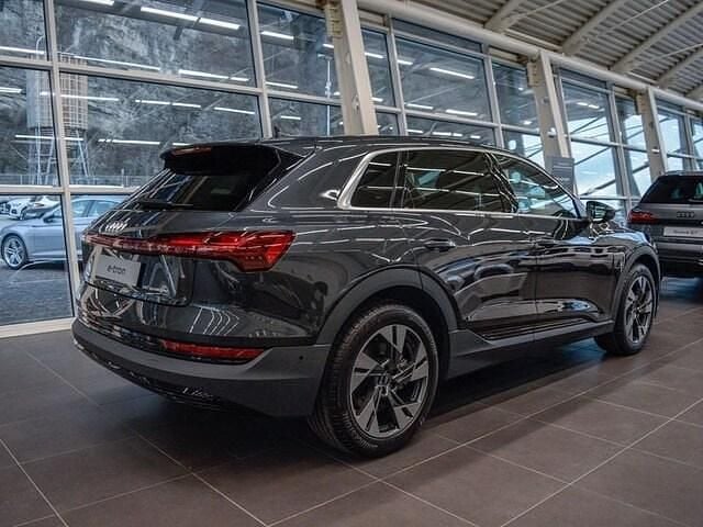 Usata Audi e-tron Comfort 230 kW (313 CV) 2022 Grigio manhattan metallizzato SUV