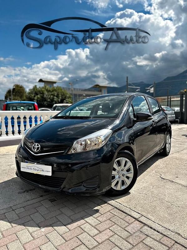 Nero Usata 2014 Toyota Yaris Trend Tre volumi | 5500 € (Buon prezzo) - Immagine 1/4