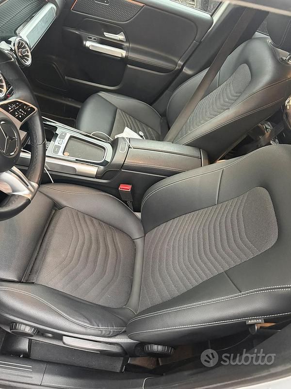 Usata Mercedes GLB200 2024 Grigio SUV