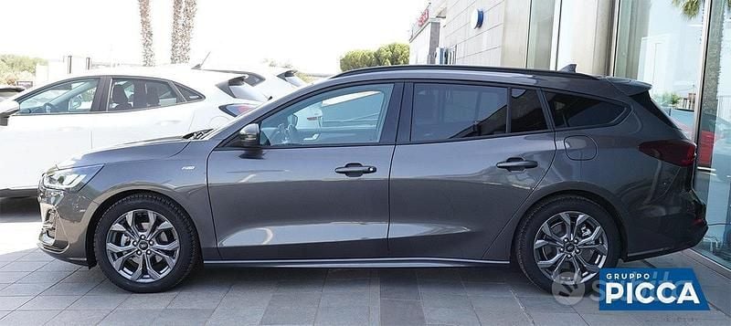 Usata Ford Focus ST 125 CV (91 kW) 2022 Grigio Station wagon