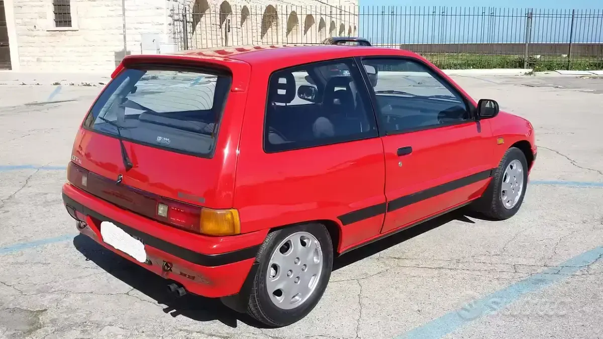 Usata Daihatsu Charade 101 CV (74 kW) 1995 Rosso Berlina