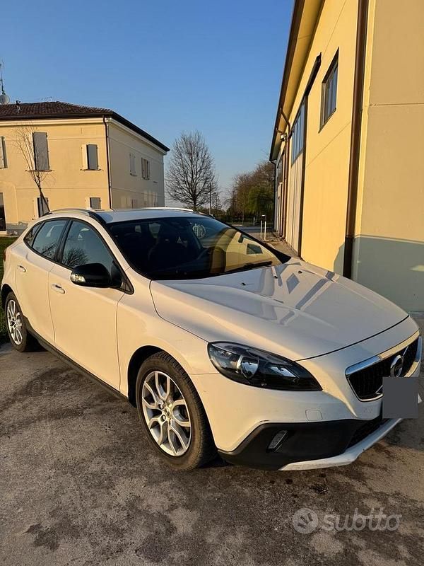 Usata Volvo V40 CC 120 CV (88 kW) 2017 Bianco Station wagon