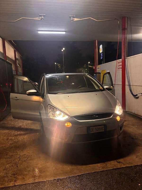Begagnad Ford S-MAX Titanium 145 HK (106 kW) 2007 Silver Minibuss
