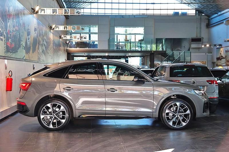 Usata Audi Q5 Sportback S-Line 204 CV (150 kW) 2024 Grigio SUV