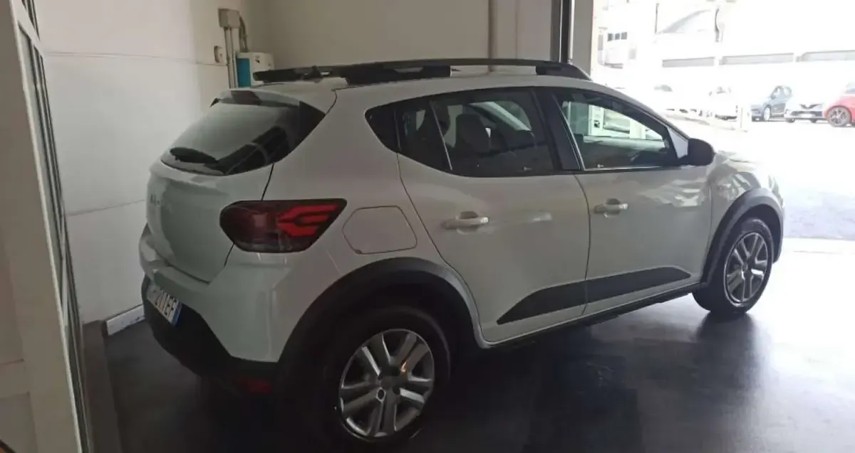 Usata Dacia Sandero Expression 101 CV (74 kW) 2023 Bianco Berlina