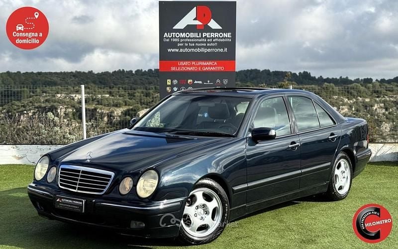 Nero smeraldo Usata 2000 Mercedes E280 Avantgarde Berlina | 7500 € - Immagine 1/4