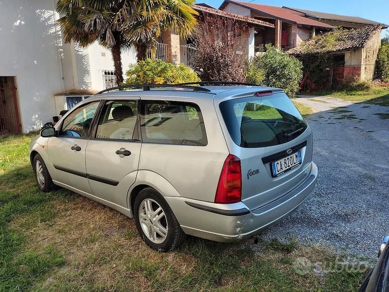 Argento Usata 2002 Ford Focus Station wagon | 1000 € (Buon prezzo) - Immagine 1/2