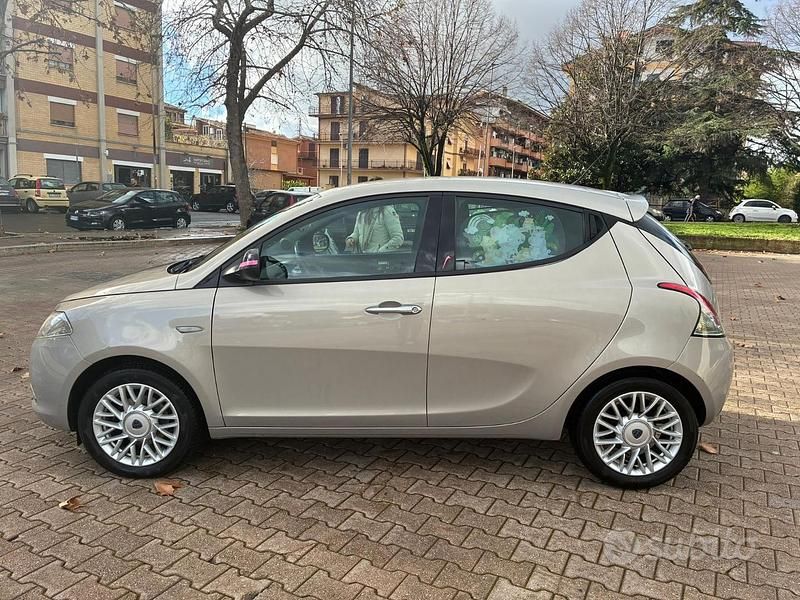 Usata Lancia Ypsilon 95 CV (69 kW) 2015 Utilitaria