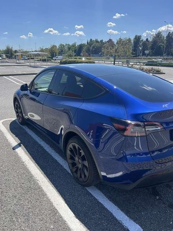 Usata Tesla Model Y 258 kW (351 CV) 2021 Blu/azzurro SUV