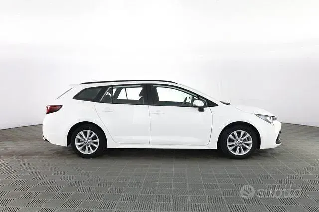 Usata Toyota Corolla Active 98 CV (72 kW) 2026 Bianco Station wagon