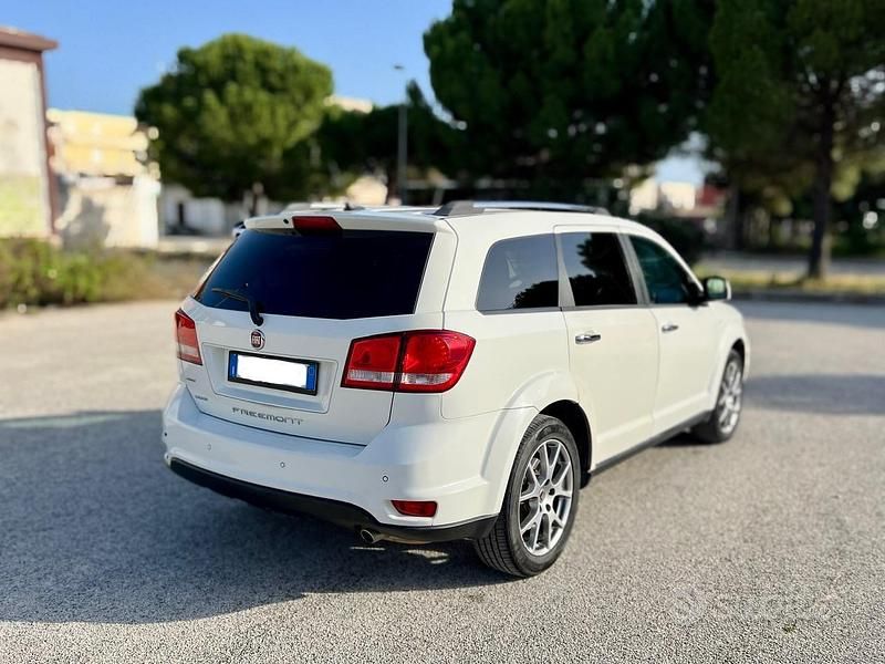 Usata Fiat Freemont Lounge 170 CV (125 kW) 2015 Bianco SUV