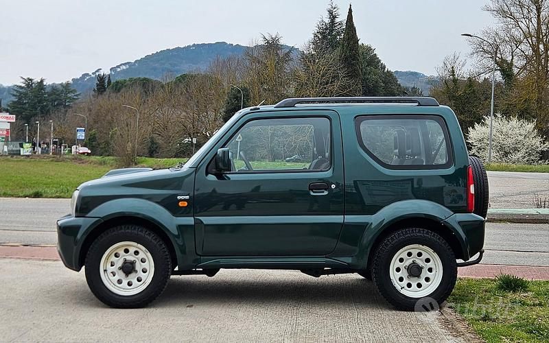 Usata Suzuki Jimny 86 CV (63 kW) 2008 Verde SUV