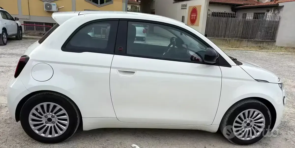 Używany Fiat 500e Red 69 kW (95 KM) 2025 Biały Hatchback