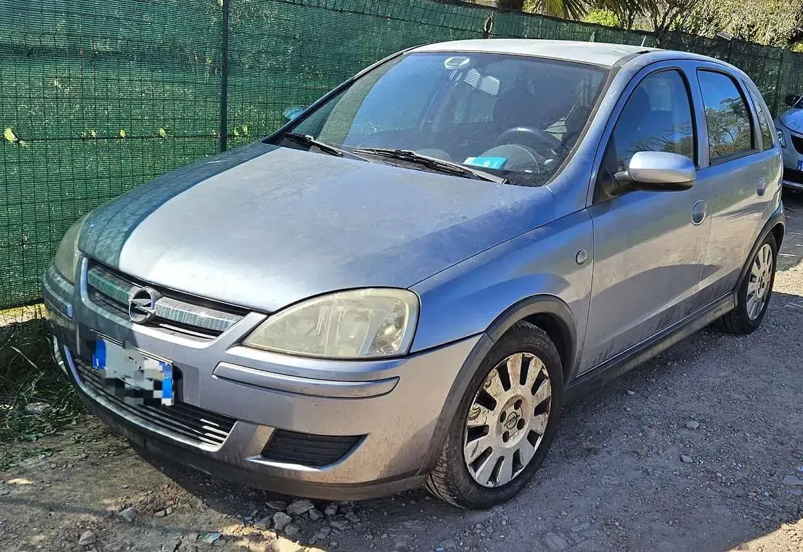 Usata Opel Corsa Cosmo 69 CV (50 kW) 2004 Utilitaria