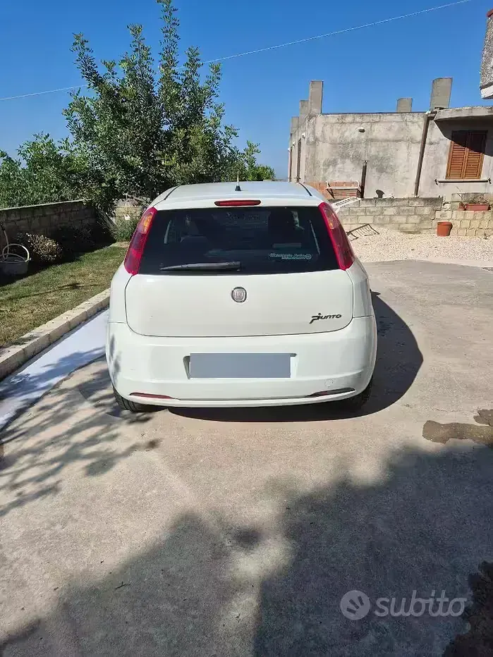 Usata Fiat Grande Punto 75 CV (55 kW) 2010 Bianco Utilitaria