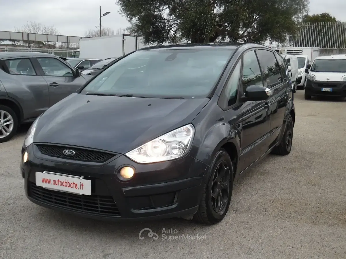 Usata Ford S-MAX Titanium 140 CV (102 kW) 2007 Gray Monovolume