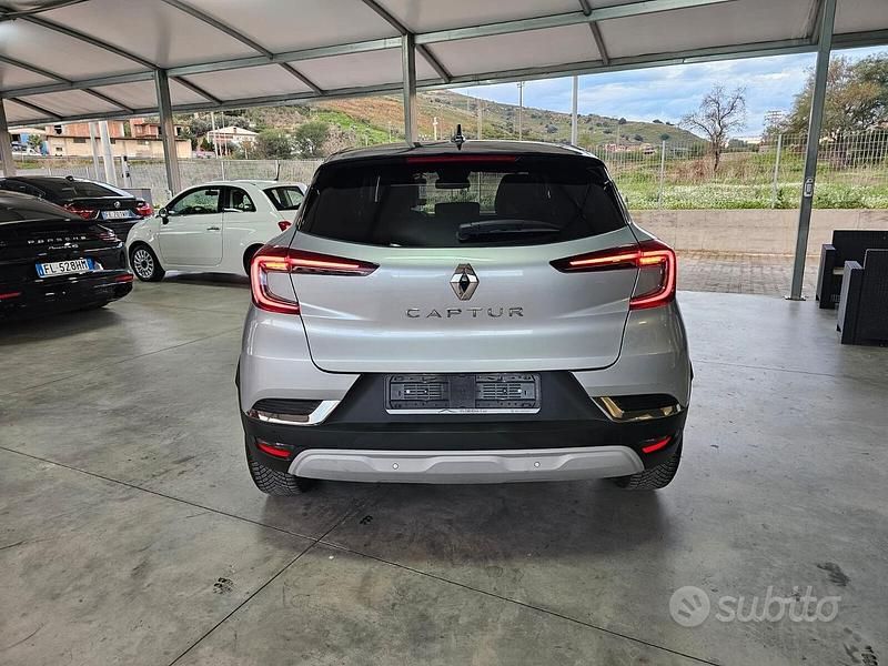 Usata Renault Captur Techno 91 CV (66 kW) 2024 Argento SUV