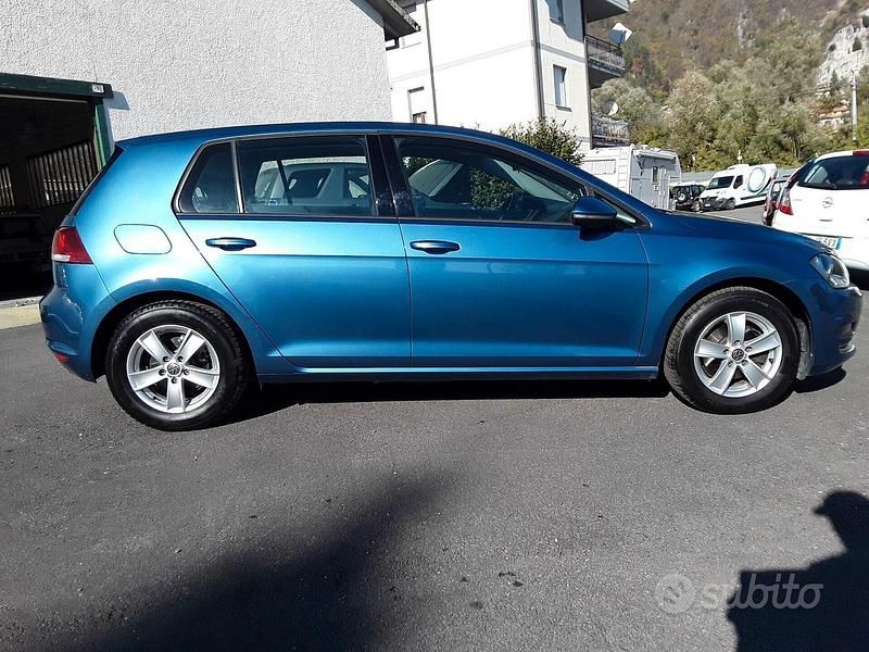 Usata VW Golf VII Trendline 90 CV (66 kW) 2015 Blu Berlina