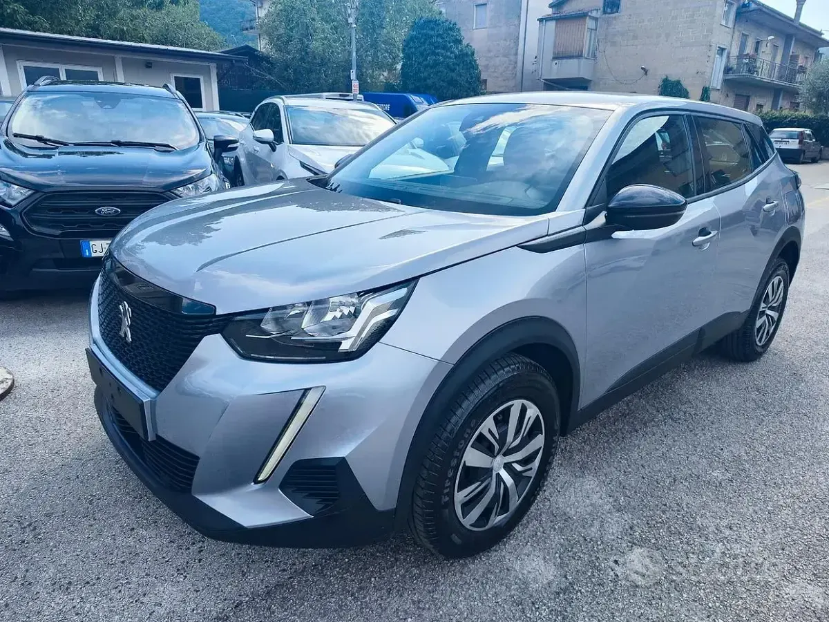 Usata Peugeot 2008 Active 101 CV (74 kW) 2023 Grigio SUV