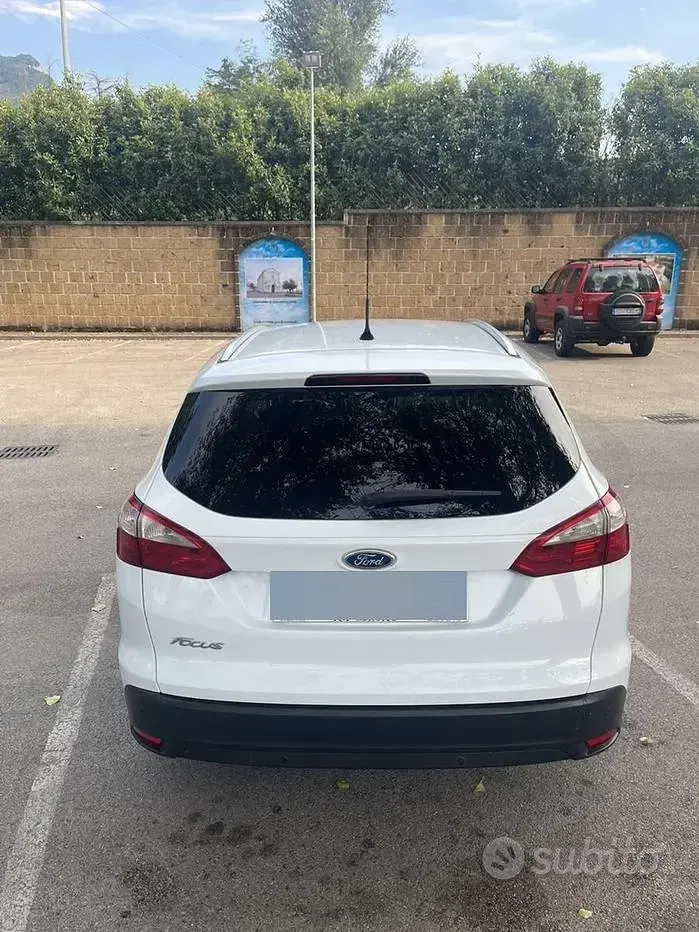Usata Ford Focus Titanium 115 CV (84 kW) 2011 Bianco Station wagon