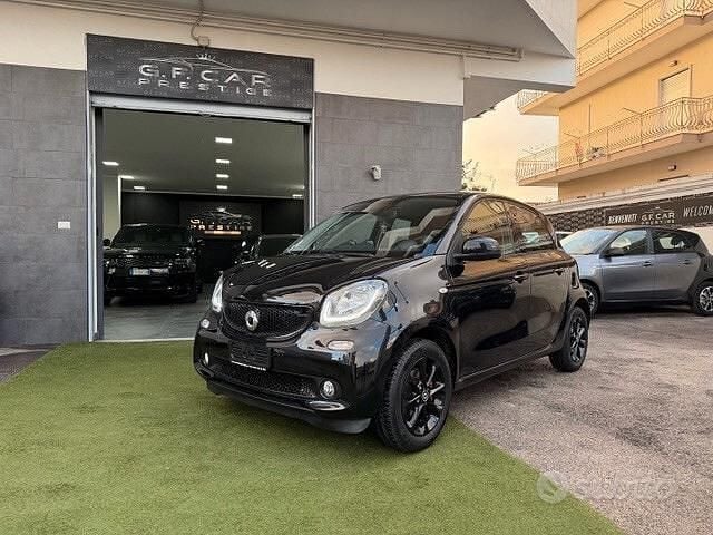 Nero Usata 2016 Smart ForFour Utilitaria | 9999 € (Buon prezzo) - Immagine 1/4