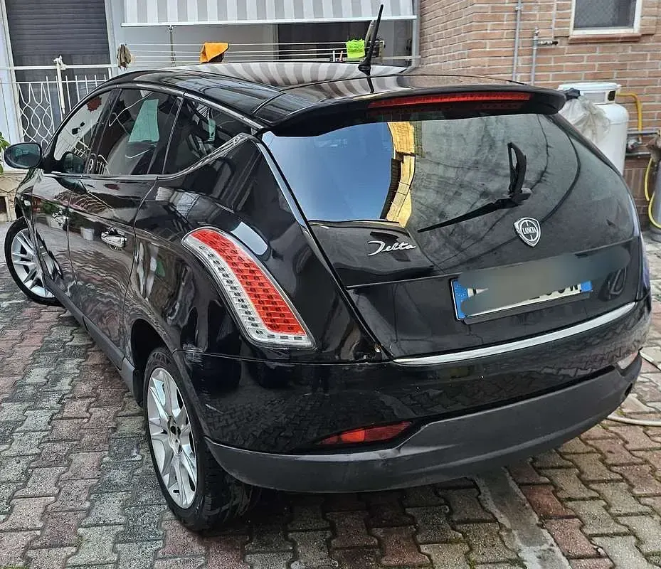Usata Lancia Delta Gold 120 CV (88 kW) 2012 Utilitaria