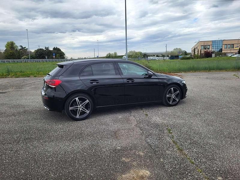 Usata Mercedes A180 116 CV (85 kW) 2022 Schwartz Berlina